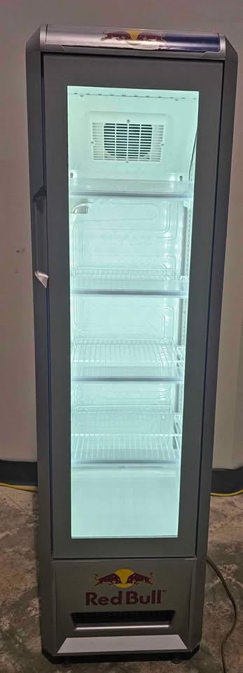 Beverage refrigerator